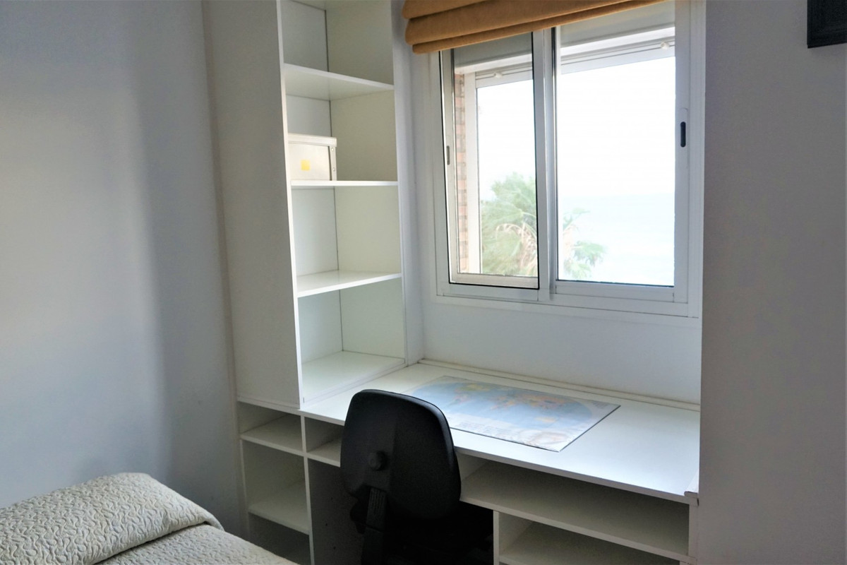 Se vende Apartamento Planta Media de 2 dormitorios en Costa Del Sol East, Málaga, España