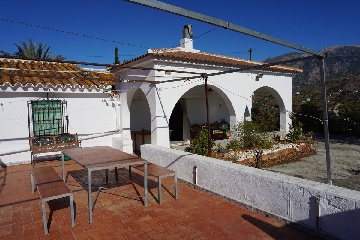 Se vende Finca - Cortijo de 3 dormitorios en Costa Del Sol East, Málaga, España