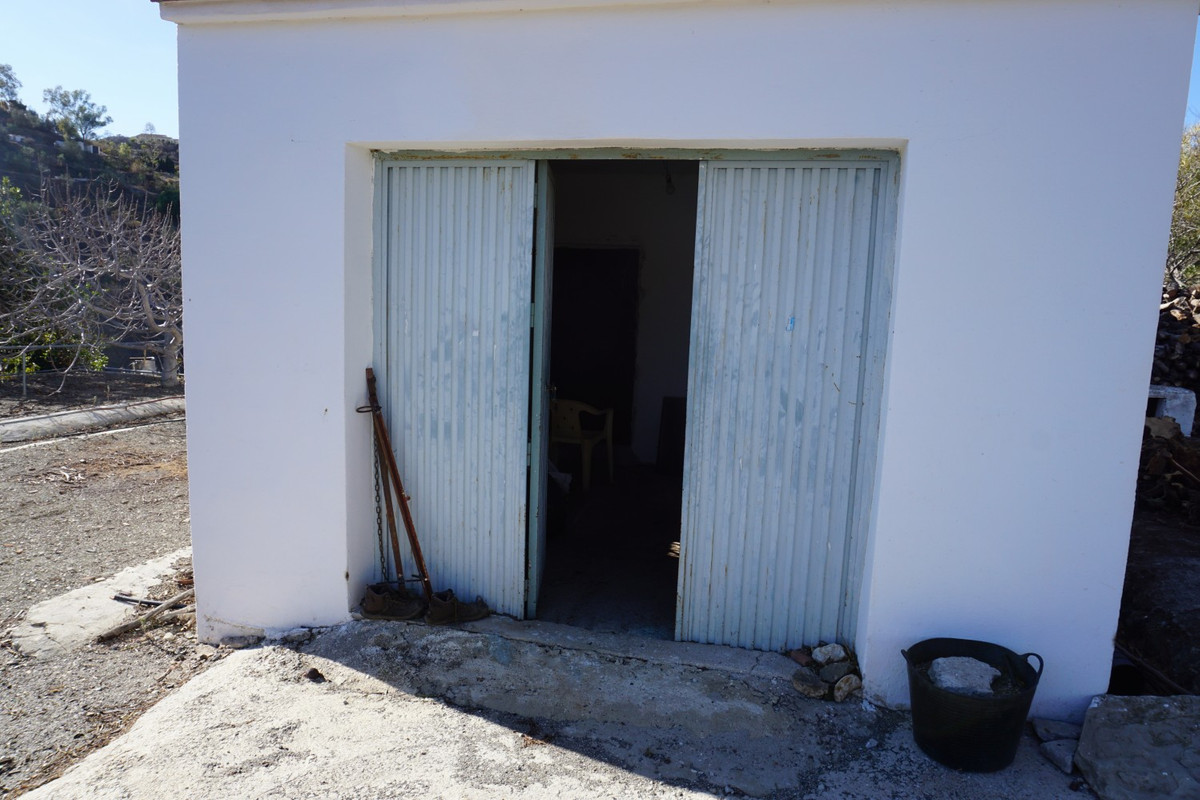 Se vende Finca - Cortijo de 3 dormitorios en Costa Del Sol East, Málaga, España
