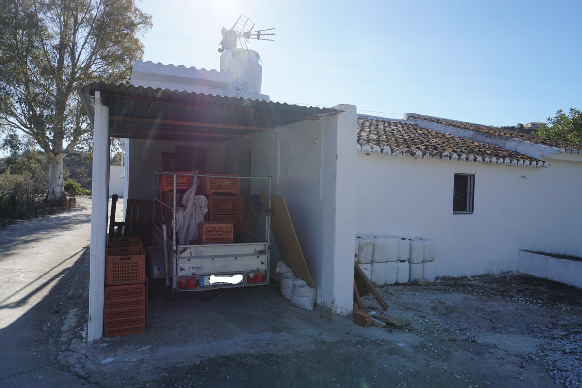 Se vende Finca - Cortijo de 3 dormitorios en Costa Del Sol East, Málaga, España