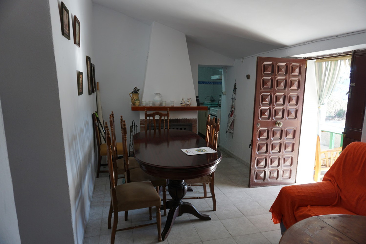 Se vende Finca - Cortijo de 3 dormitorios en Costa Del Sol East, Málaga, España