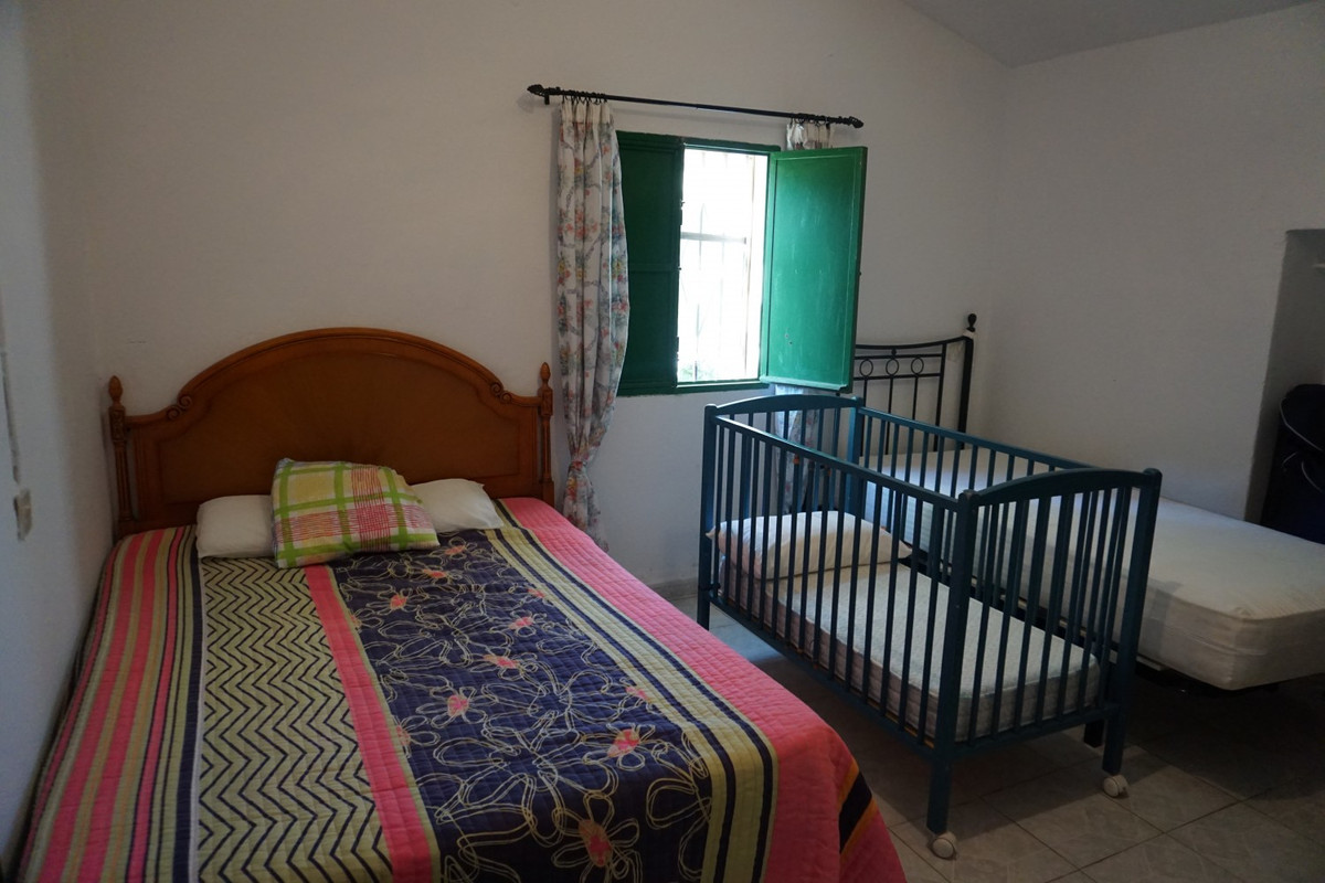 Se vende Finca - Cortijo de 3 dormitorios en Costa Del Sol East, Málaga, España