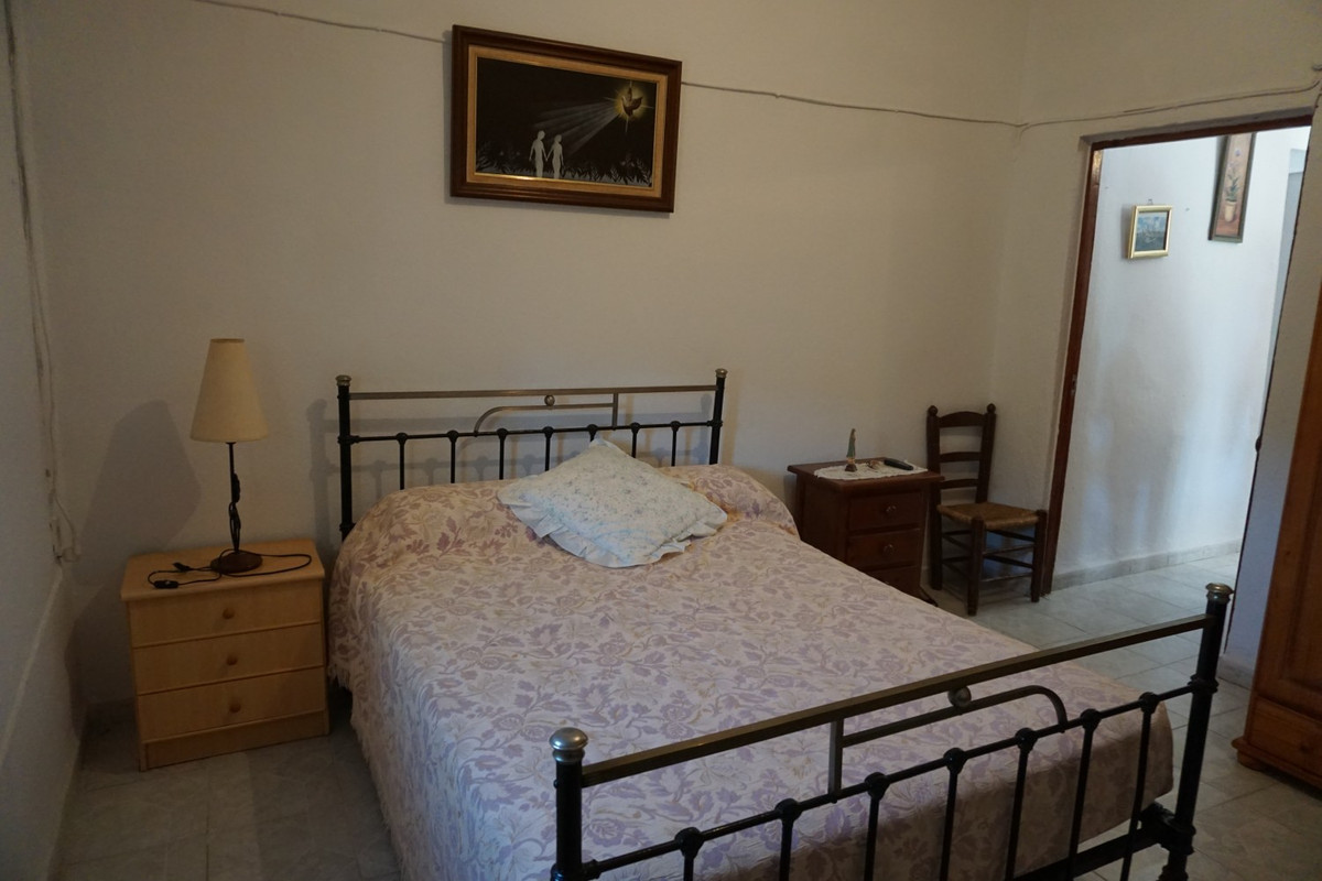 Se vende Finca - Cortijo de 3 dormitorios en Costa Del Sol East, Málaga, España