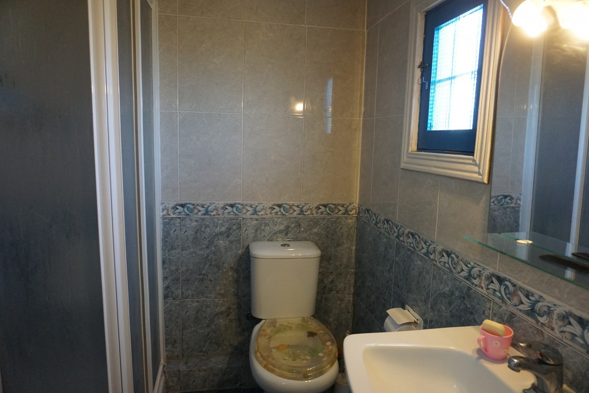 Se vende Finca - Cortijo de 3 dormitorios en Costa Del Sol East, Málaga, España