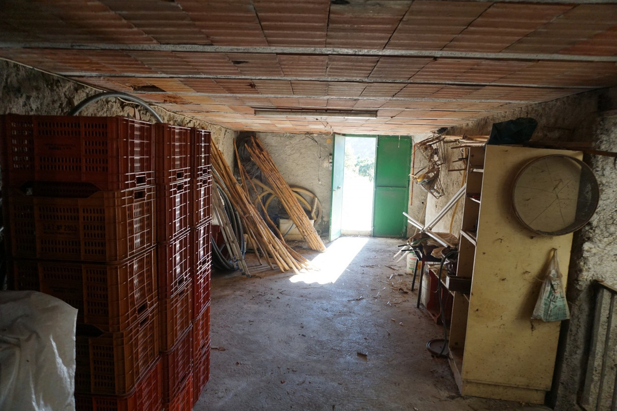 Se vende Finca - Cortijo de 3 dormitorios en Costa Del Sol East, Málaga, España