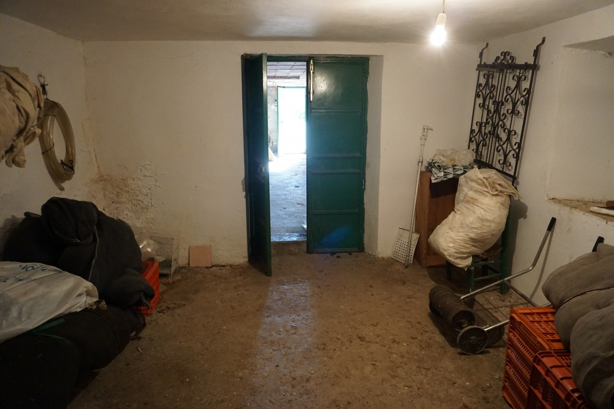 Se vende Finca - Cortijo de 3 dormitorios en Costa Del Sol East, Málaga, España