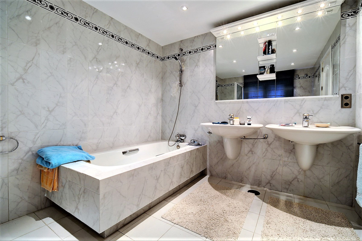 5 Bed Townhouse for sale in Costalita Costa Del Sol, Málaga, Spain