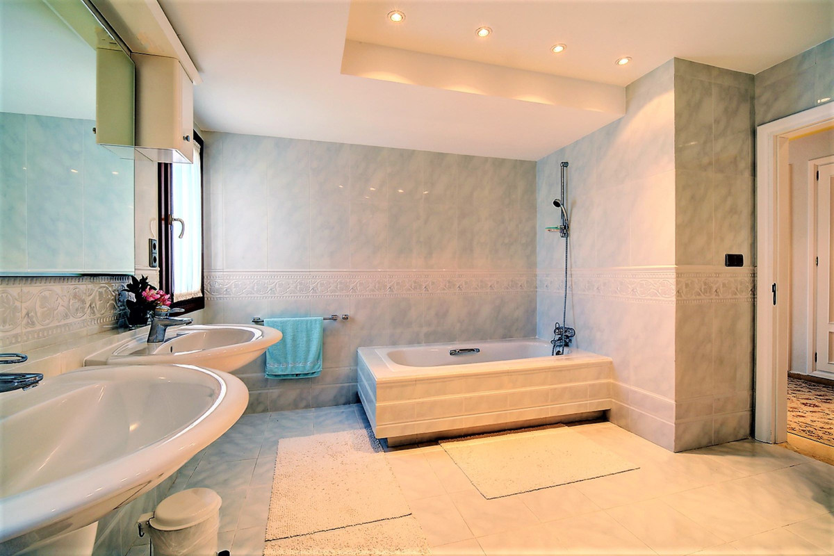 5 Bed Townhouse for sale in Costalita Costa Del Sol, Málaga, Spain