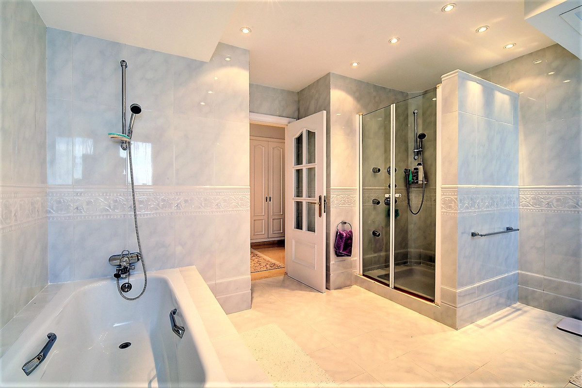 5 Bed Townhouse for sale in Costalita Costa Del Sol, Málaga, Spain