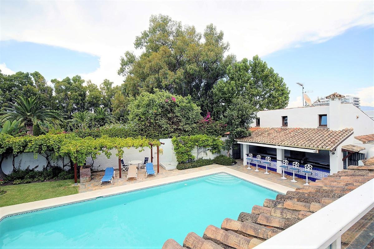 5 Bed Townhouse for sale in Costalita Costa Del Sol, Málaga, Spain
