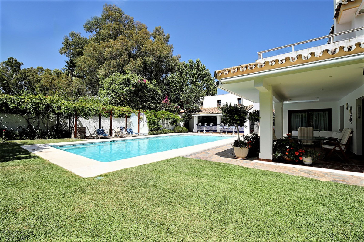5 Bed Townhouse for sale in Costalita Costa Del Sol, Málaga, Spain