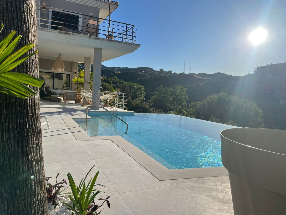 7 Bed Townhouse for sale in Elviria Costa Del Sol, Málaga, Spain