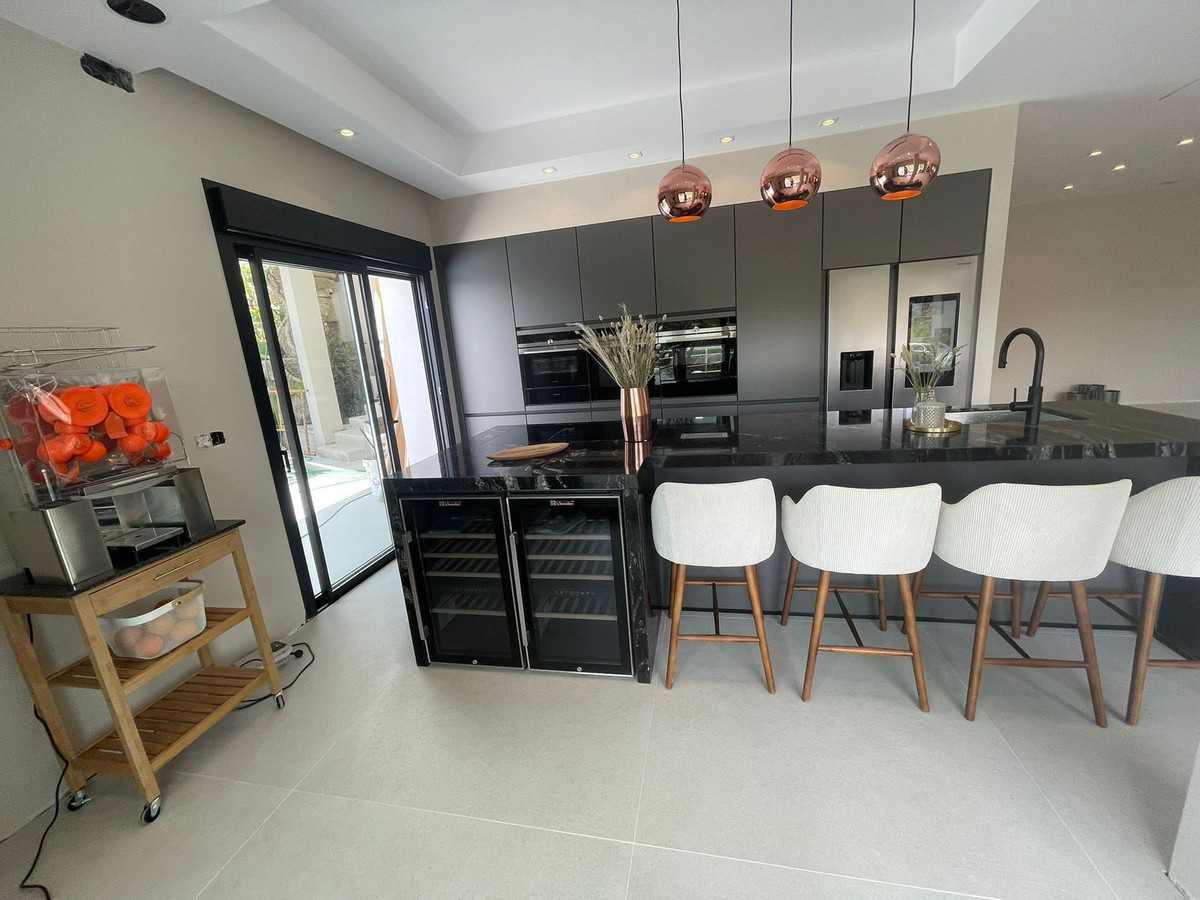 7 Bed Townhouse for sale in Elviria Costa Del Sol, Málaga, Spain