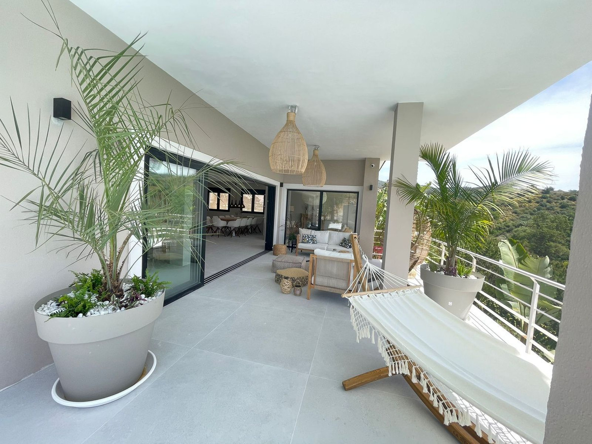 7 Bed Townhouse for sale in Elviria Costa Del Sol, Málaga, Spain