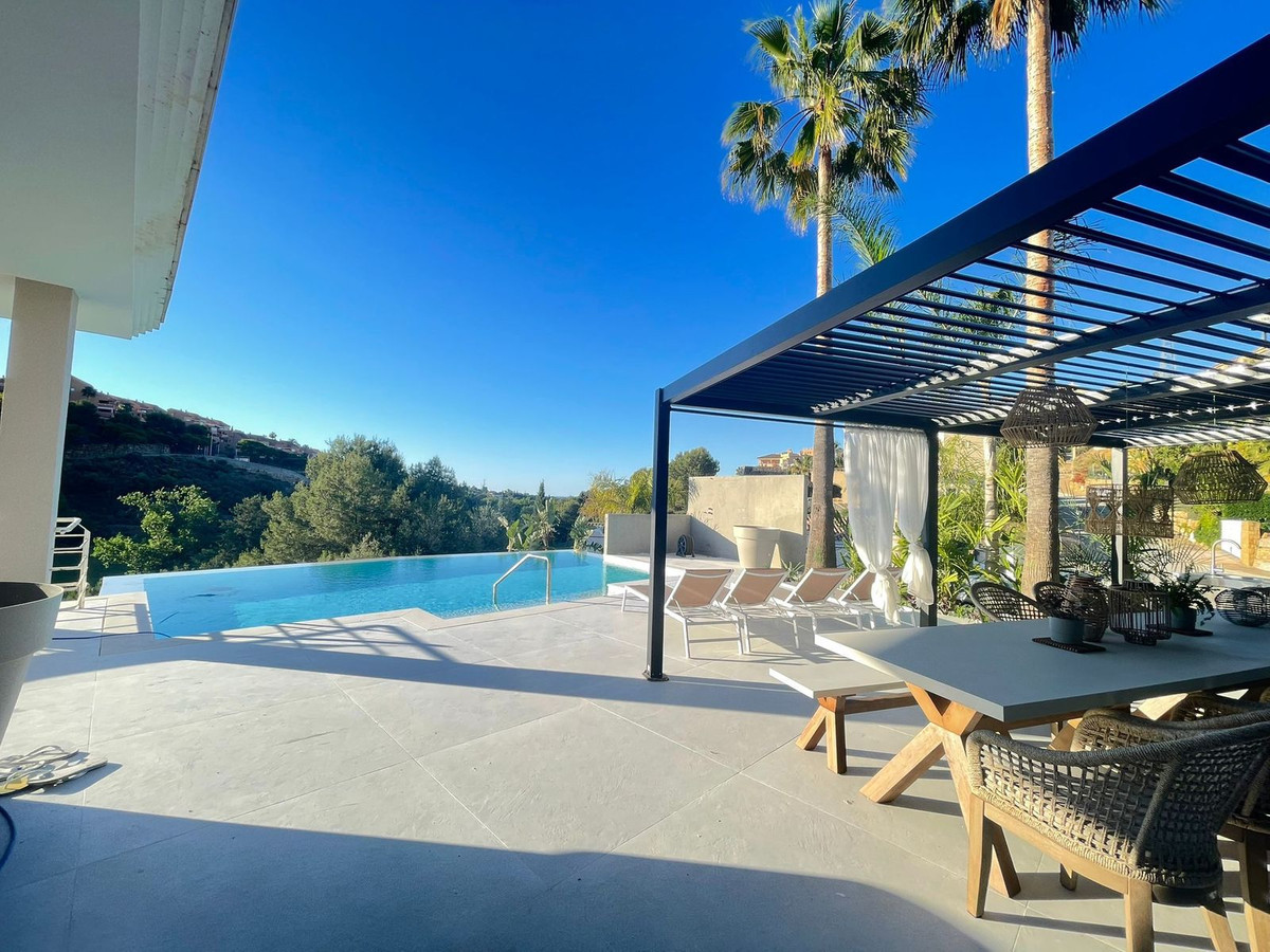 7 Bed Townhouse for sale in Elviria Costa Del Sol, Málaga, Spain