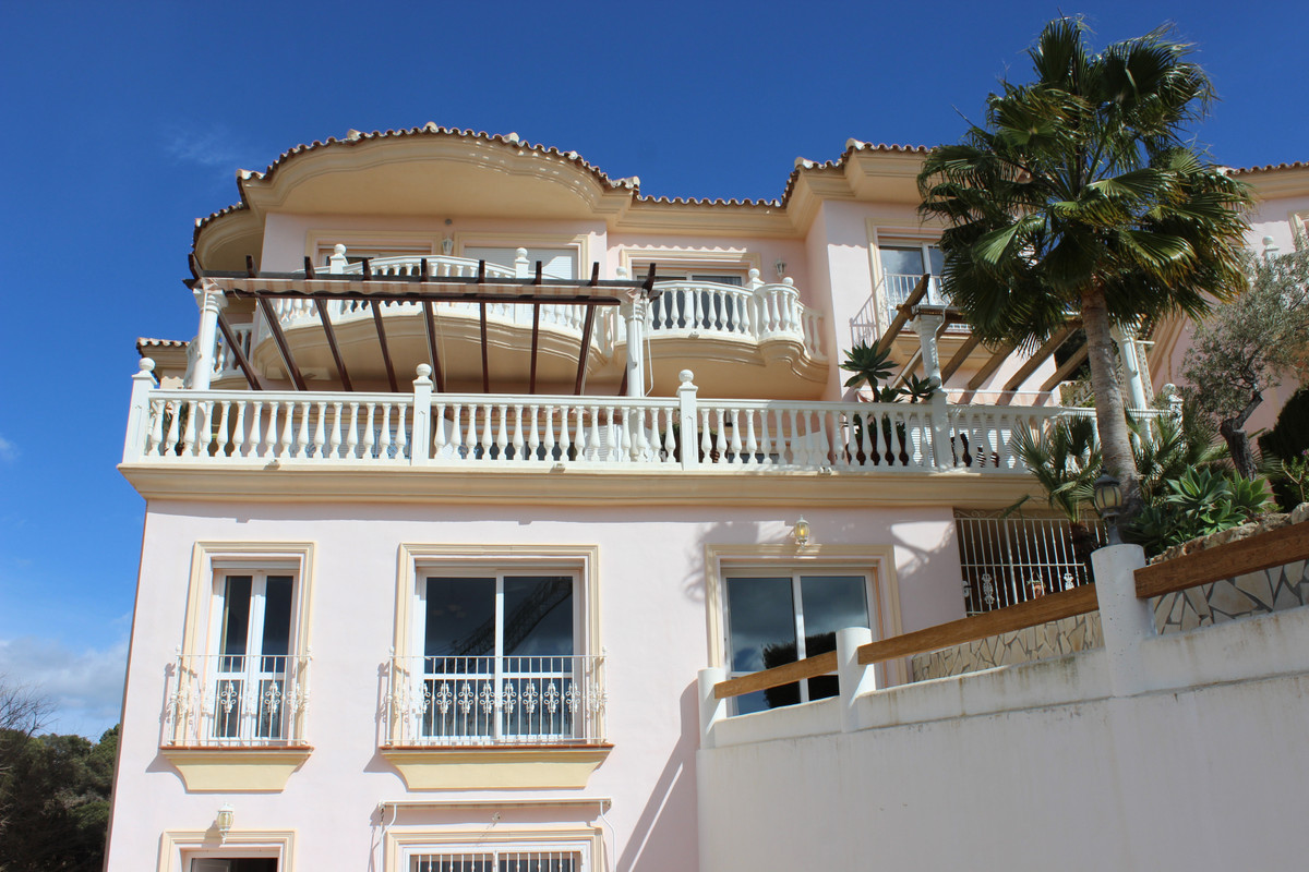 7 Bed Townhouse for sale in Artola Costa Del Sol, Málaga, Spain