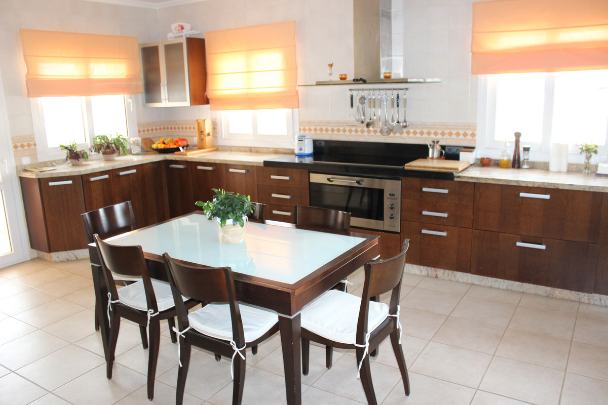 7 Bed Townhouse for sale in Artola Costa Del Sol, Málaga, Spain