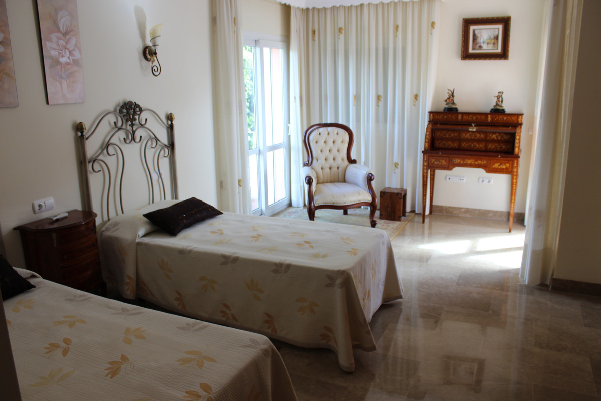 7 Bed Townhouse for sale in Artola Costa Del Sol, Málaga, Spain