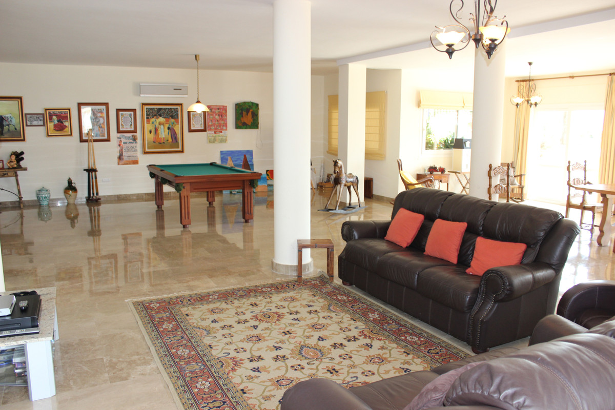 7 Bed Townhouse for sale in Artola Costa Del Sol, Málaga, Spain