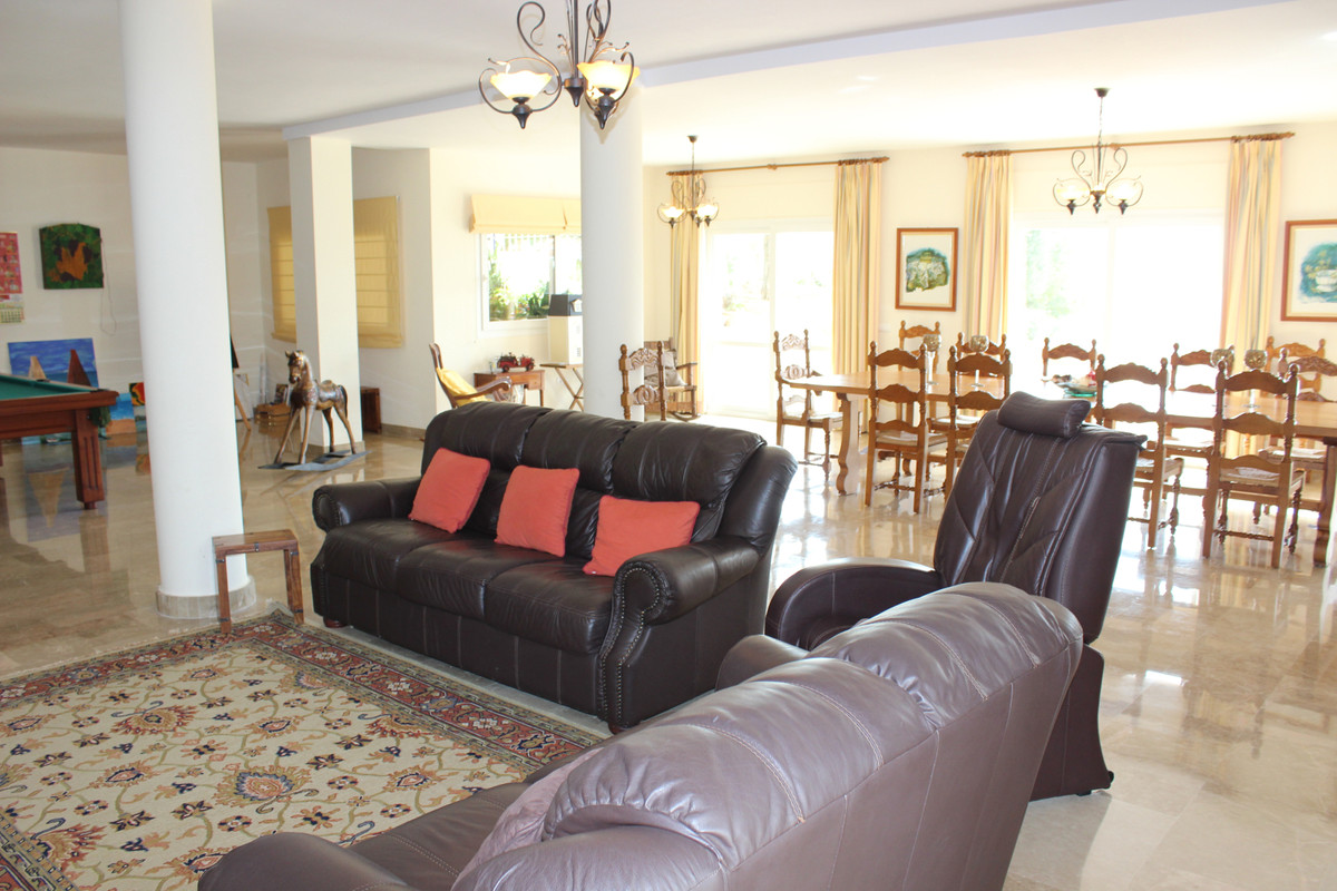 7 Bed Townhouse for sale in Artola Costa Del Sol, Málaga, Spain