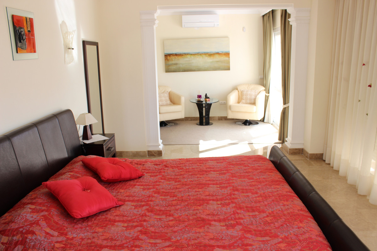7 Bed Townhouse for sale in Artola Costa Del Sol, Málaga, Spain