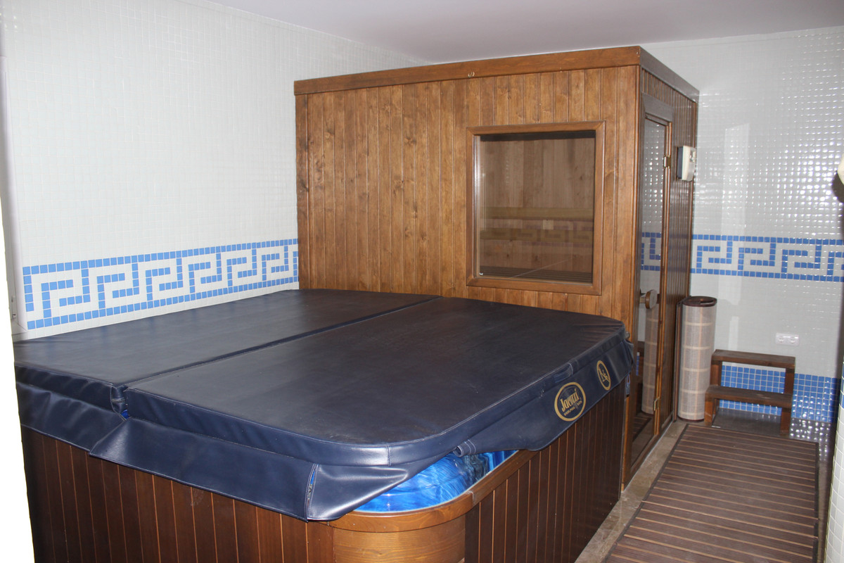7 Bed Townhouse for sale in Artola Costa Del Sol, Málaga, Spain