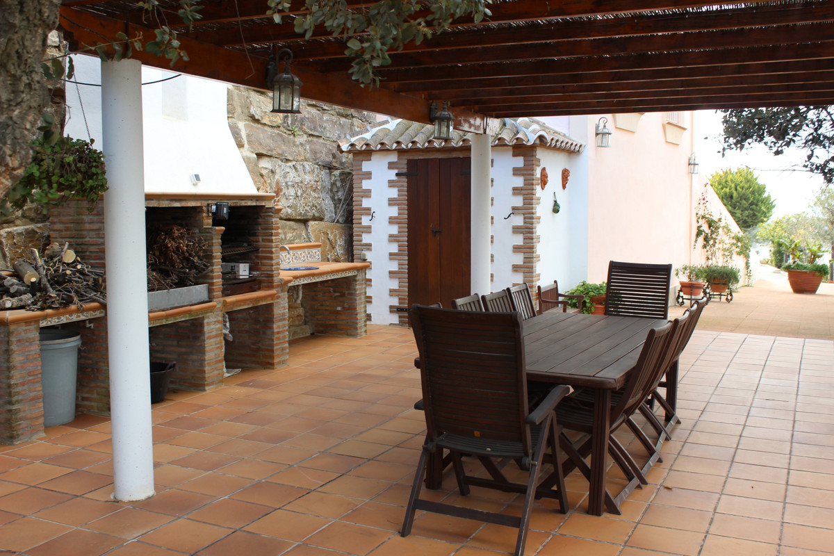 7 Bed Townhouse for sale in Artola Costa Del Sol, Málaga, Spain