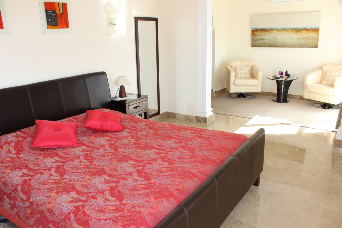 7 Bed Townhouse for sale in Artola Costa Del Sol, Málaga, Spain