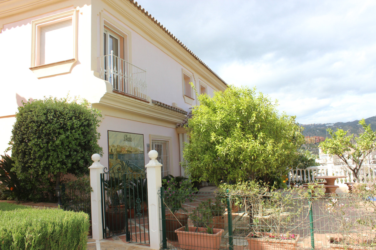 7 Bed Townhouse for sale in Artola Costa Del Sol, Málaga, Spain