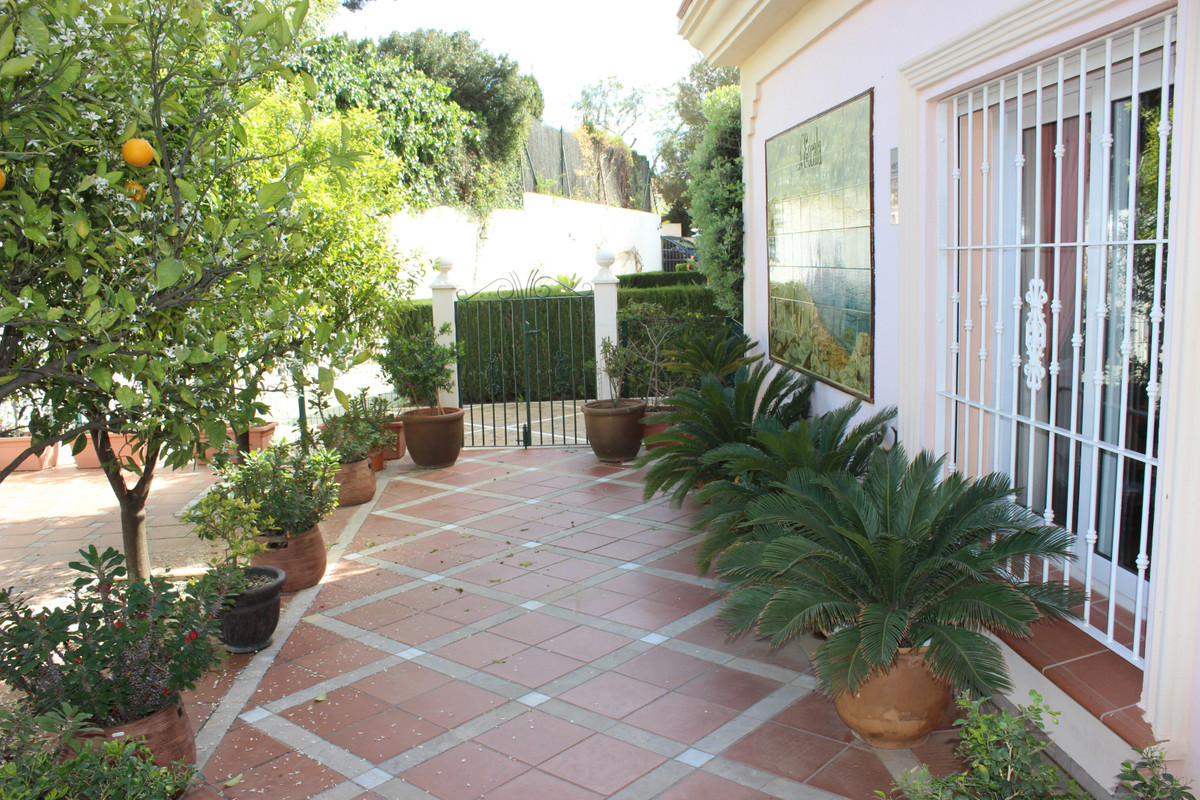 7 Bed Townhouse for sale in Artola Costa Del Sol, Málaga, Spain