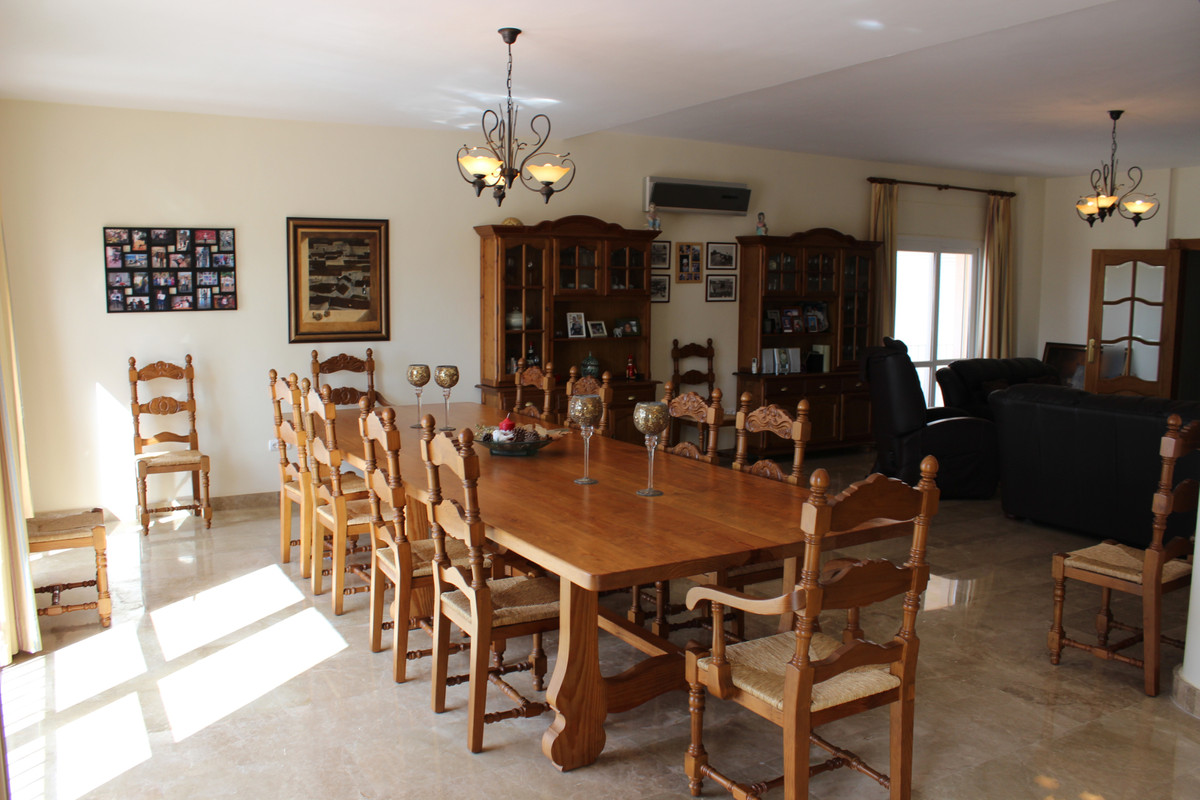 7 Bed Townhouse for sale in Artola Costa Del Sol, Málaga, Spain