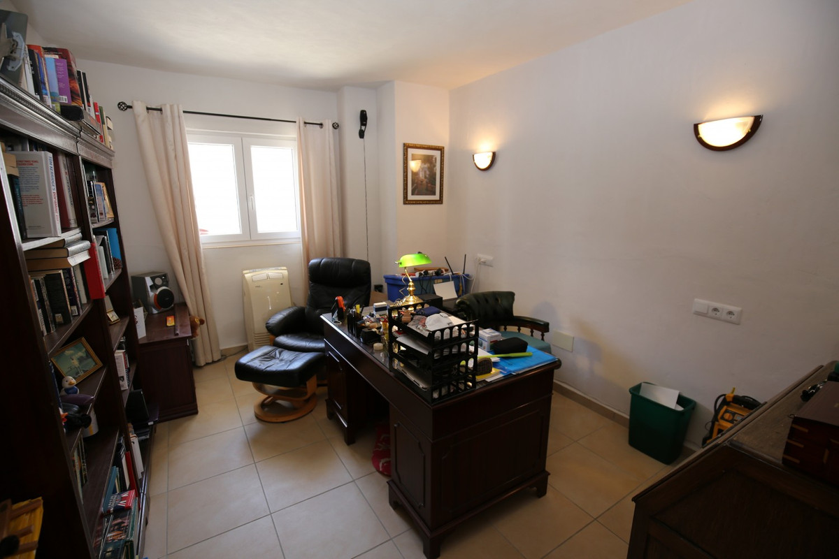 Se vende Villa - Chalet de 4 dormitorios en Costa Del Sol East, Málaga, España