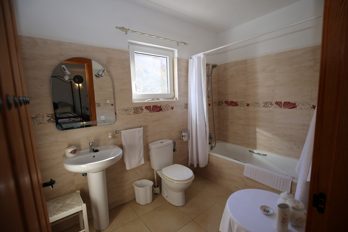 Se vende Villa - Chalet de 4 dormitorios en Costa Del Sol East, Málaga, España