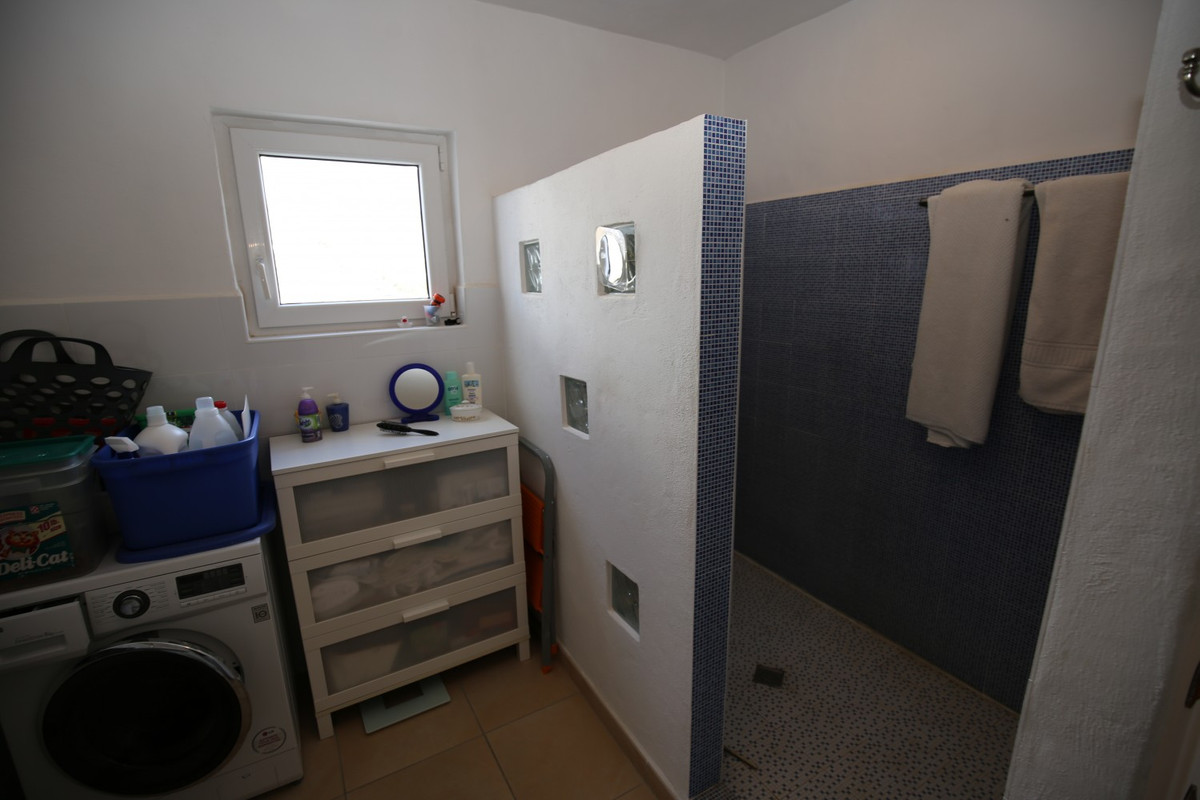 Se vende Villa - Chalet de 4 dormitorios en Costa Del Sol East, Málaga, España