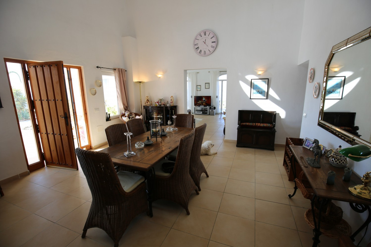 Se vende Villa - Chalet de 4 dormitorios en Costa Del Sol East, Málaga, España