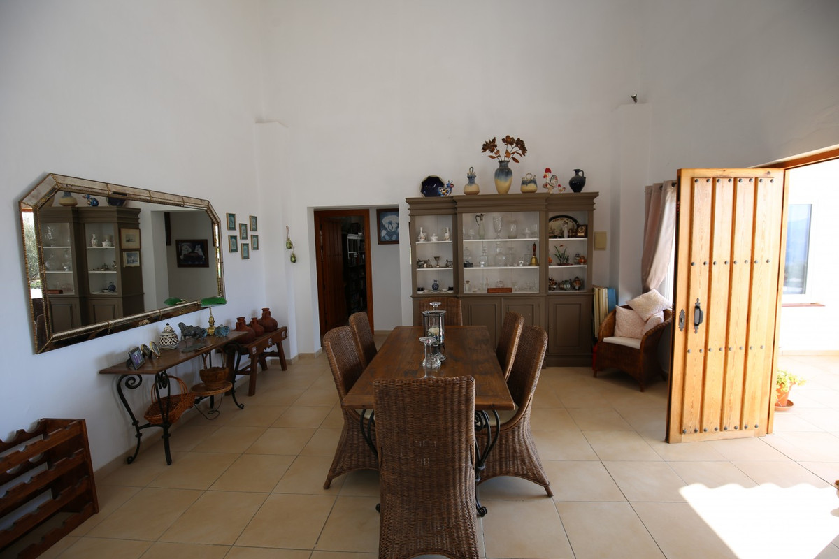 Se vende Villa - Chalet de 4 dormitorios en Costa Del Sol East, Málaga, España