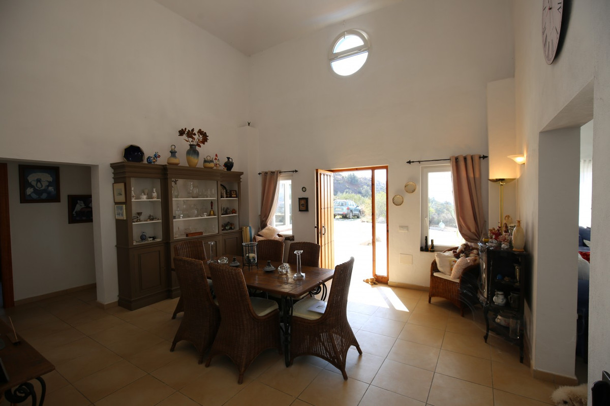Se vende Villa - Chalet de 4 dormitorios en Costa Del Sol East, Málaga, España