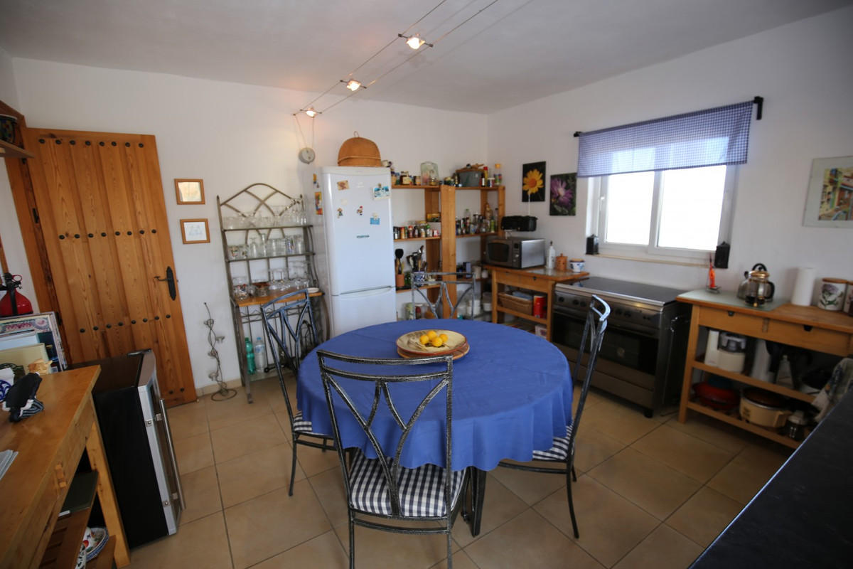 Se vende Villa - Chalet de 4 dormitorios en Costa Del Sol East, Málaga, España