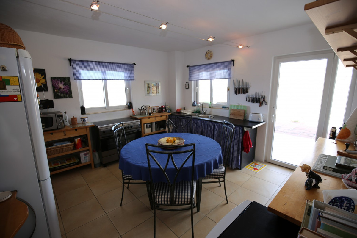 Se vende Villa - Chalet de 4 dormitorios en Costa Del Sol East, Málaga, España