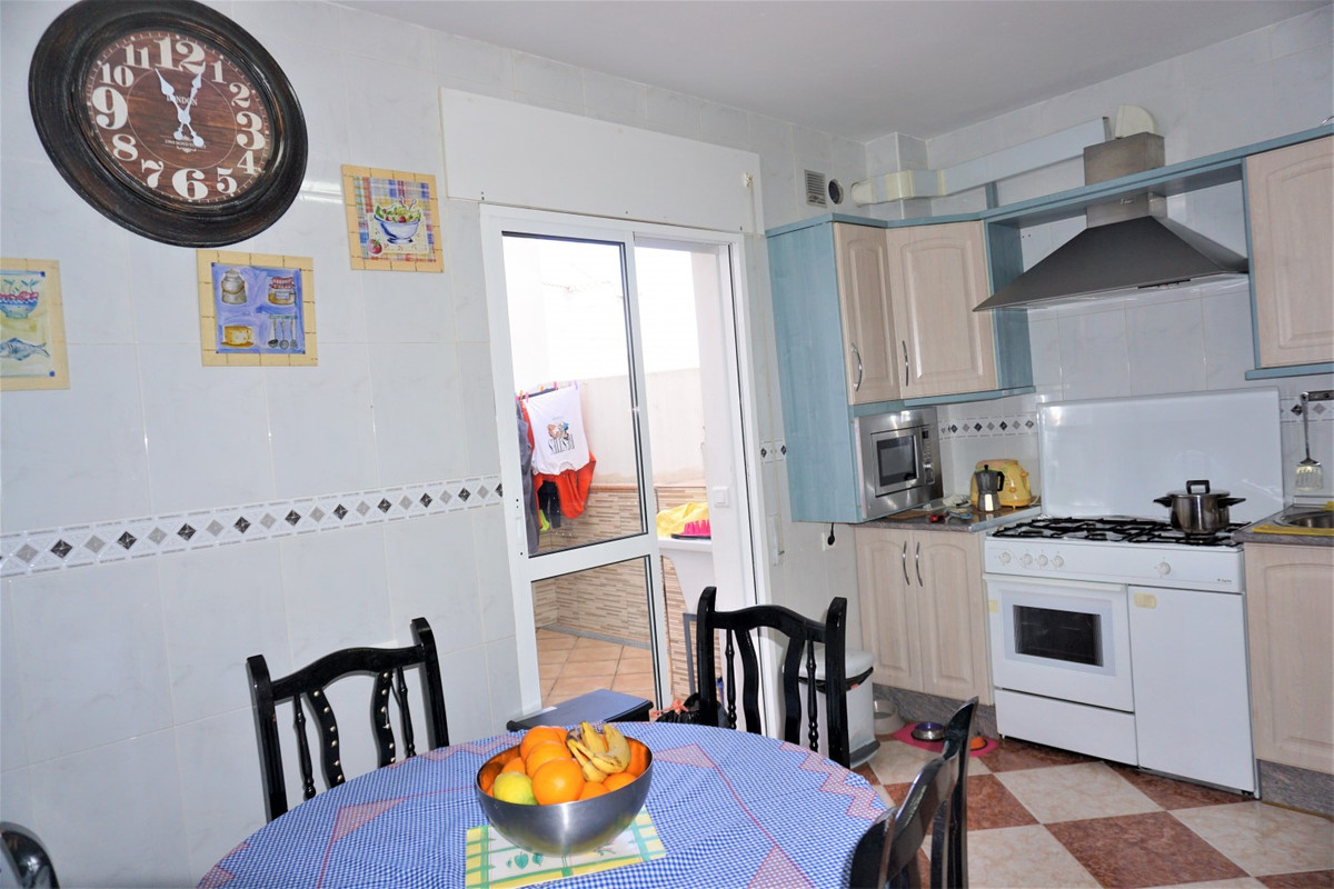 Se vende Apartamento Planta Media de 4 dormitorios en Costa Del Sol East, Málaga, España