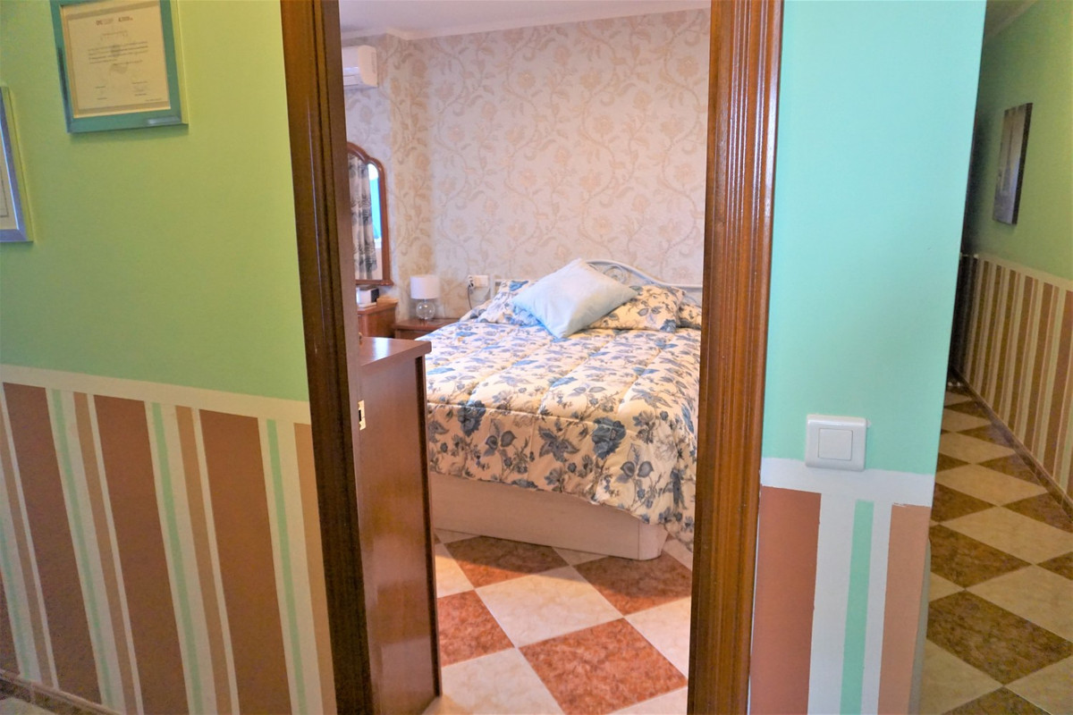 Se vende Apartamento Planta Media de 4 dormitorios en Costa Del Sol East, Málaga, España