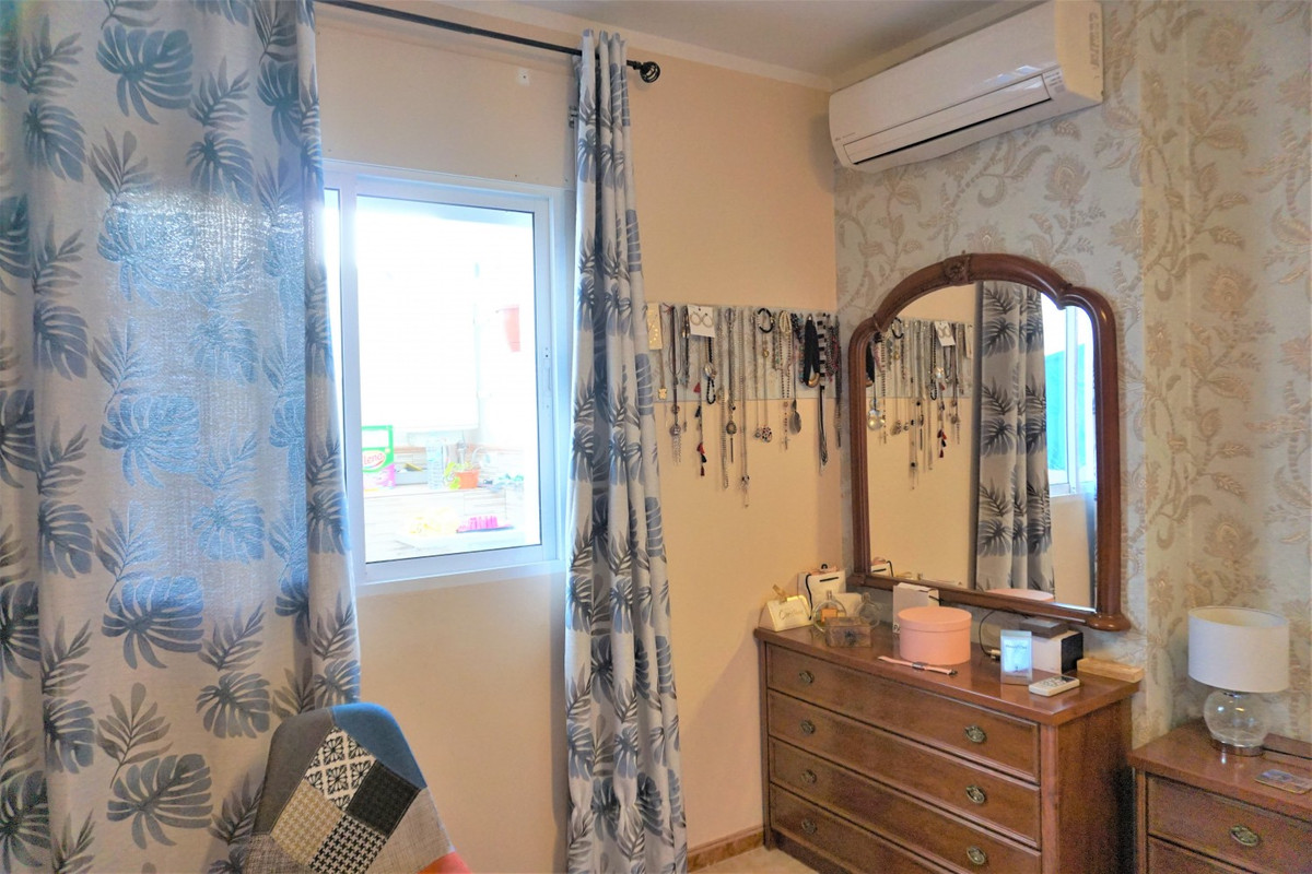 Se vende Apartamento Planta Media de 4 dormitorios en Costa Del Sol East, Málaga, España
