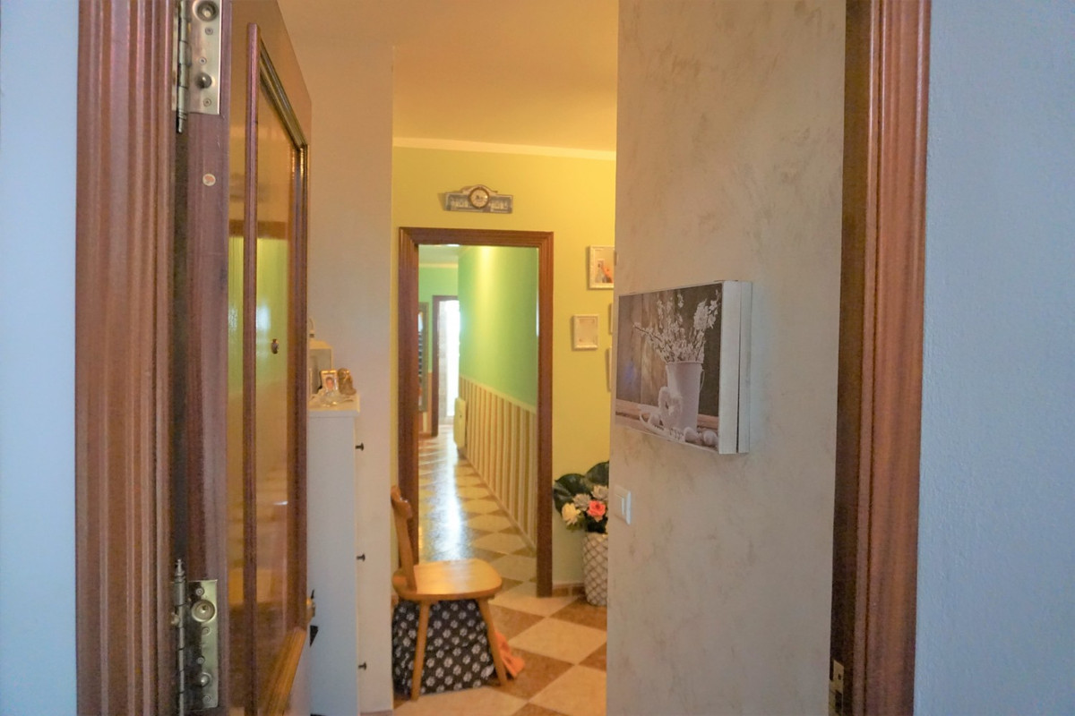 Se vende Apartamento Planta Media de 4 dormitorios en Costa Del Sol East, Málaga, España