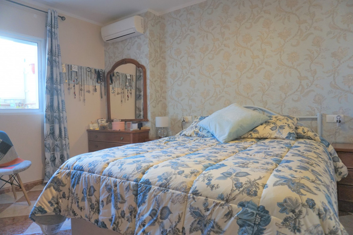 Se vende Apartamento Planta Media de 4 dormitorios en Costa Del Sol East, Málaga, España