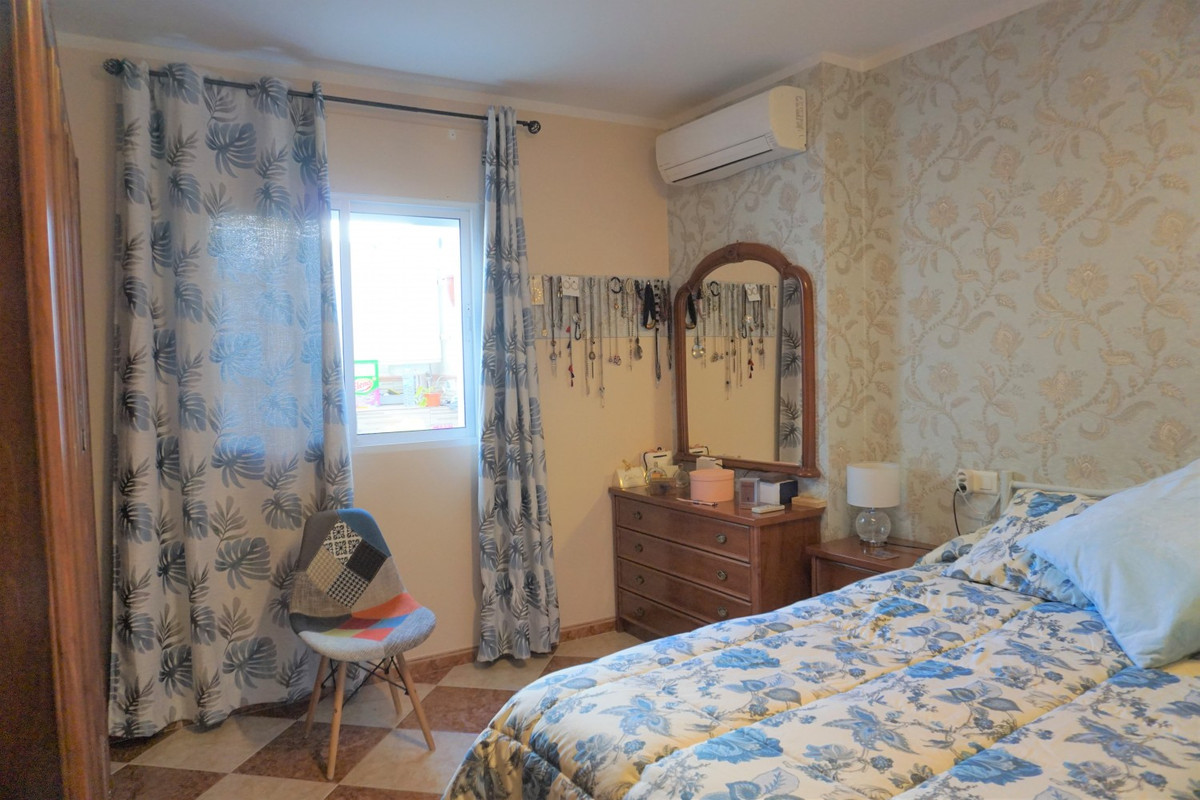 Se vende Apartamento Planta Media de 4 dormitorios en Costa Del Sol East, Málaga, España