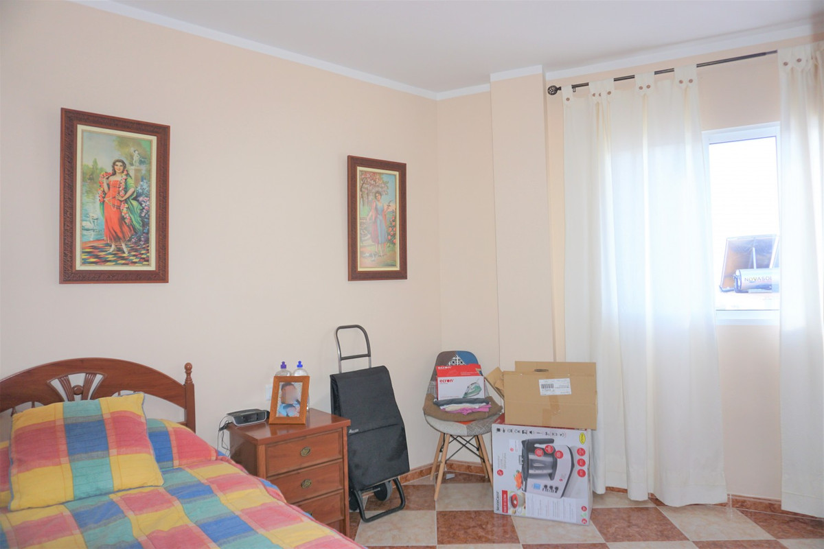 Se vende Apartamento Planta Media de 4 dormitorios en Costa Del Sol East, Málaga, España
