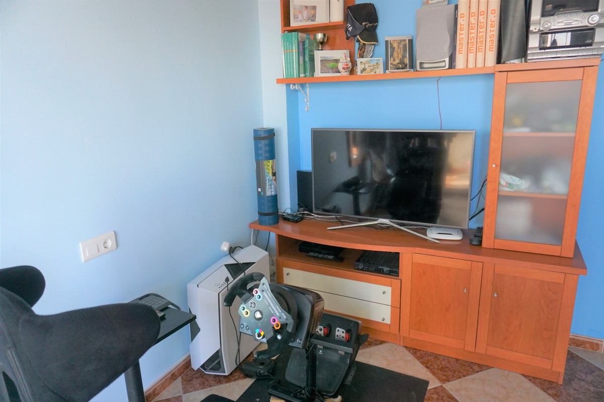 Se vende Apartamento Planta Media de 4 dormitorios en Costa Del Sol East, Málaga, España