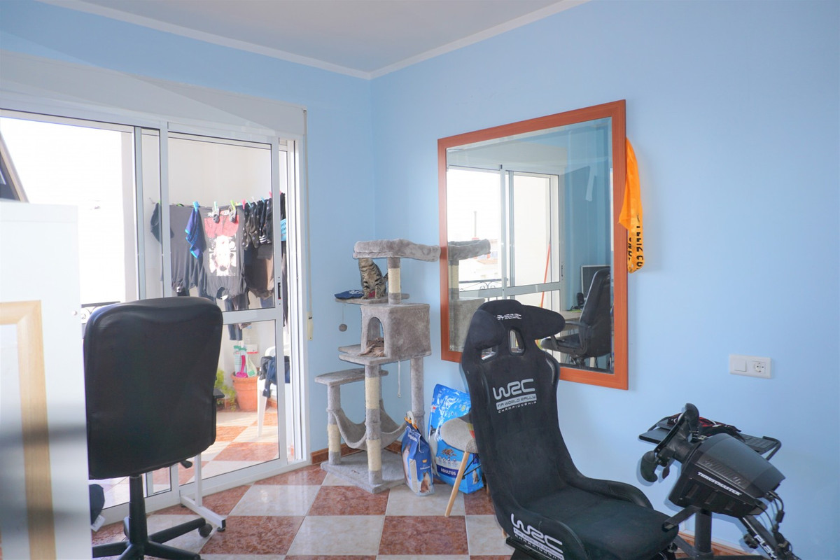 Se vende Apartamento Planta Media de 4 dormitorios en Costa Del Sol East, Málaga, España
