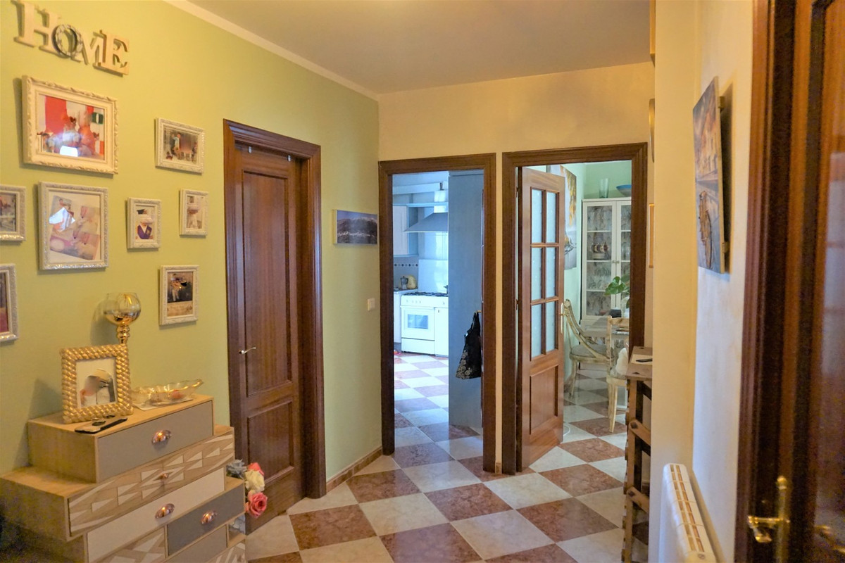 Se vende Apartamento Planta Media de 4 dormitorios en Costa Del Sol East, Málaga, España