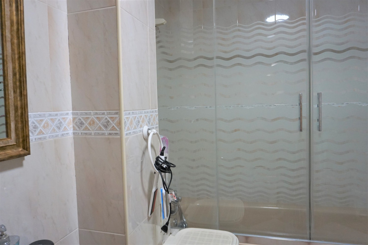 Se vende Apartamento Planta Media de 4 dormitorios en Costa Del Sol East, Málaga, España